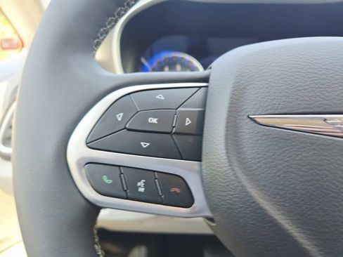 Certified 2024 Chrysler Pacifica Touring-L AWD/4WD image 21