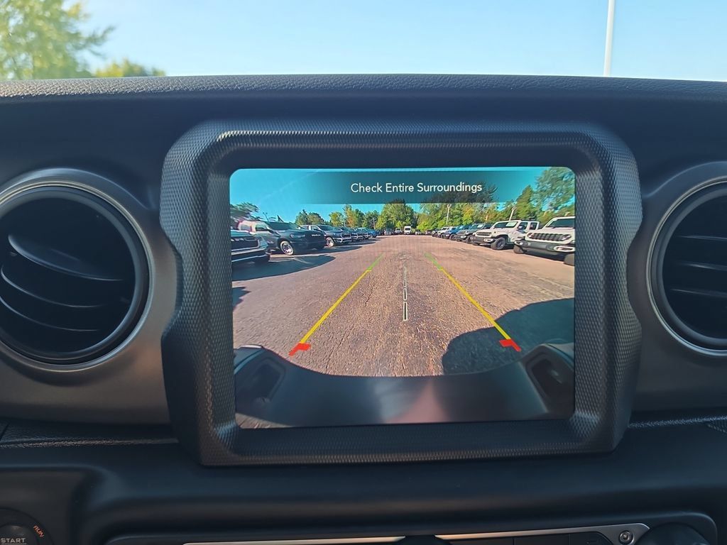 Used 2023 Jeep Gladiator Overland AWD/4WD image 18
