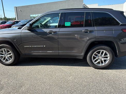 Used 2025 Jeep Grand Cherokee Laredo X RWD image 11