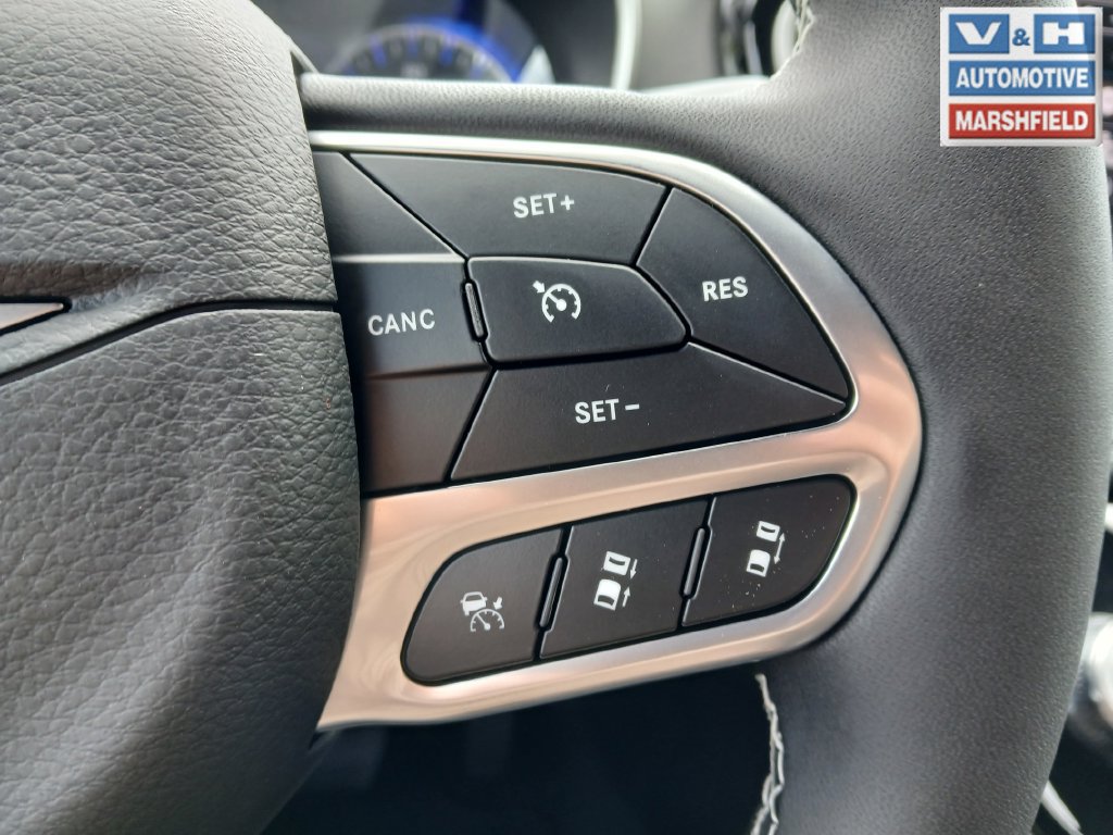 New 2027 Chrysler Pacifica Select FWD image 17