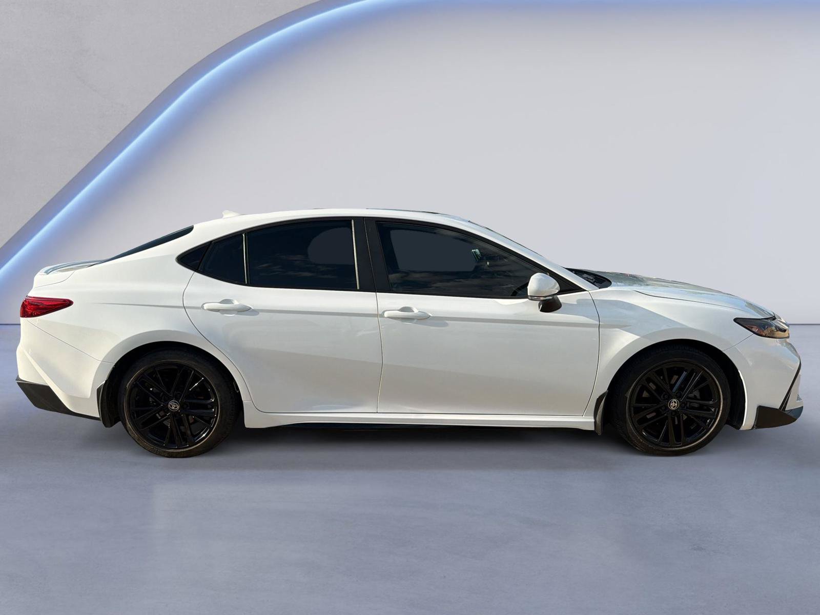Used 2025 Toyota Camry SE w/ Convenience Package FWD image 5