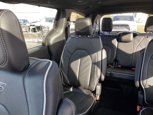 New 2026 Chrysler Pacifica Limited w/ S Appearance Package image 14