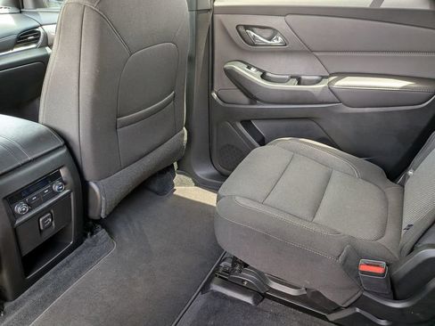 Used 2023 Chevrolet Traverse LT FWD image 35