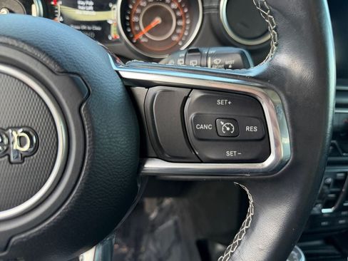 Used 2019 Jeep Wrangler Unlimited Sahara AWD/4WD image 16
