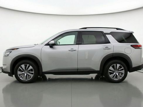 Used 2025 Nissan Pathfinder SV FWD image 5