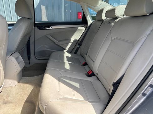 Used 2015 Volkswagen Passat 1.8T Limited Edition FWD image 8