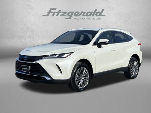 Used 2022 Toyota Venza XLE image 2