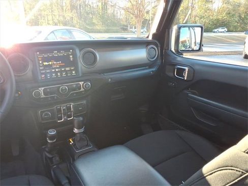 Used 2023 Jeep Gladiator Willys image 8