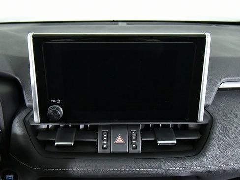 Used 2023 Toyota RAV4 XLE Premium image 4