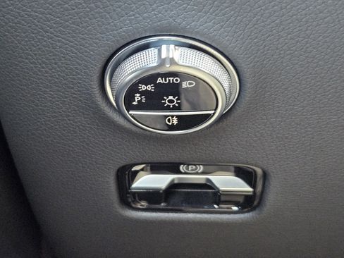 Used 2024 Mercedes-Benz GLC 300 4MATIC image 29