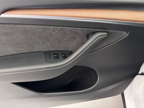 Used 2024 Tesla Model Y Performance image 11