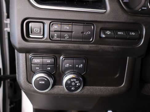 Used 2021 GMC Yukon AT4 w/ Technology Package image 8