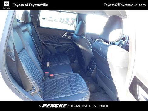 Used 2023 Mitsubishi Outlander SEL image 4