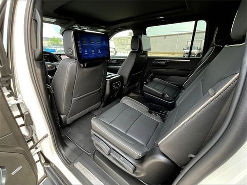 New 2025 Chevrolet Suburban Premier image 13