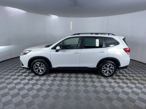 Used 2023 Subaru Forester Premium image 5