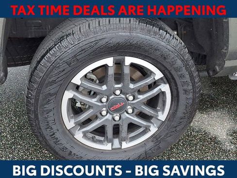 Used 2025 Toyota Tacoma TRD Sport w/ TRD Sport Premium Package image 8