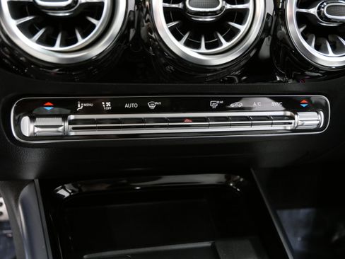 Used 2022 Mercedes-Benz GLA 250 4MATIC image 28
