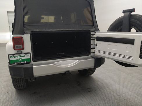 Used 2017 Jeep Wrangler Unlimited Sahara image 29