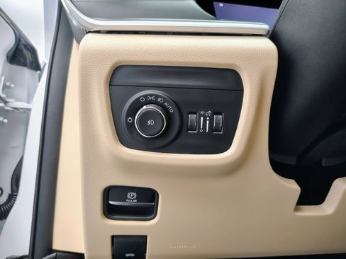 Used 2024 Jeep Grand Cherokee Limited image 49