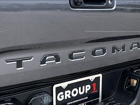 Used 2017 Toyota Tacoma TRD Off-Road w/ Tow Package RWD image 10