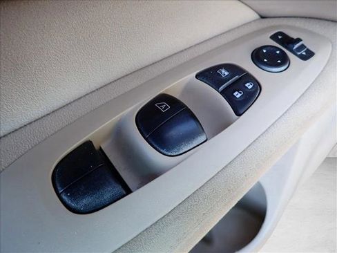 Used 2015 Nissan Pathfinder S image 12