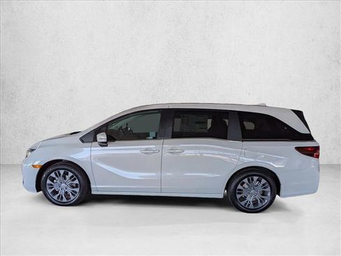 New 2026 Honda Odyssey Touring image 5