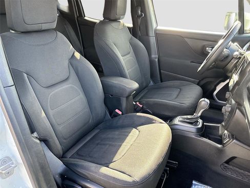 Used 2018 Jeep Renegade Latitude image 26