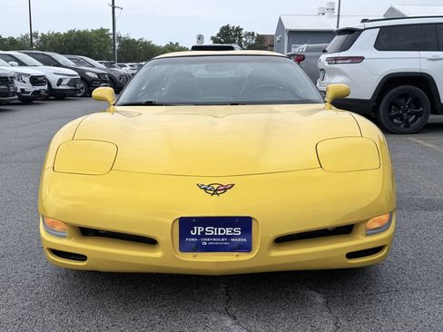 Used 2004 Chevrolet Corvette Coupe w/ Roof Package RWD image 2
