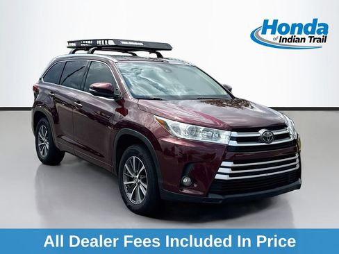 Used 2018 Toyota Highlander XLE FWD image 1