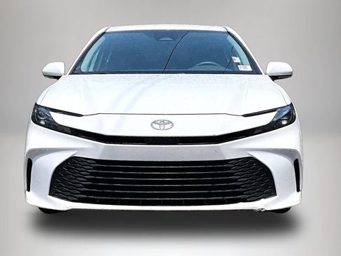 Used 2025 Toyota Camry LE FWD image 3