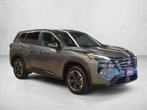 Used 2025 Nissan Rogue SV AWD/4WD image 3
