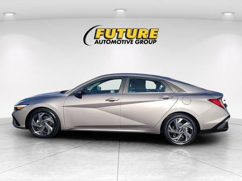 Used 2025 Hyundai Elantra SEL FWD image 6
