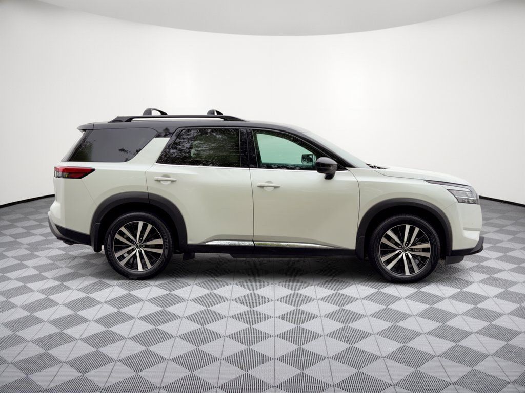 Used 2024 Nissan Pathfinder Platinum FWD image 8