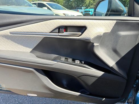 Used 2025 Toyota Camry XLE AWD/4WD image 13