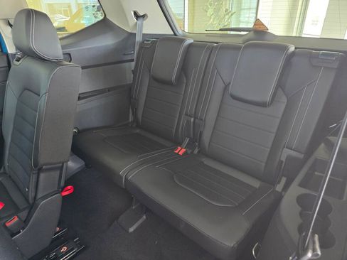 Used 2025 Volkswagen Atlas SEL AWD/4WD image 36