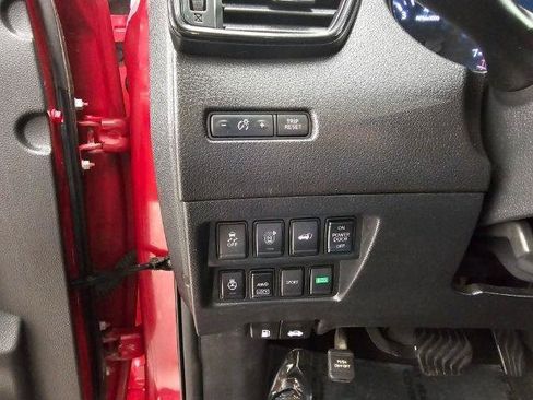 Used 2017 Nissan Rogue SV AWD/4WD image 15
