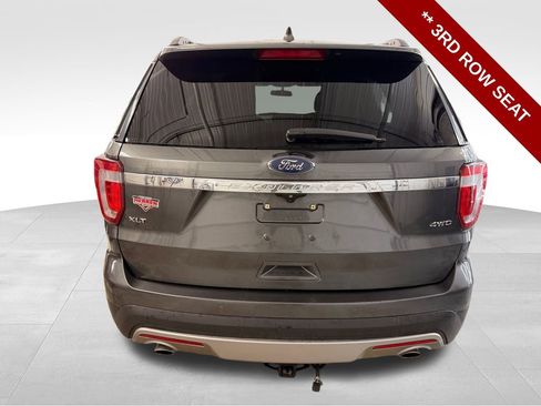 Used 2017 Ford Explorer XLT image 4