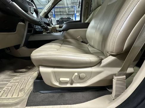 Used 2019 Ford F150 Lariat w/ Equipment Group 502A Luxury AWD/4WD image 18
