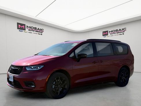 New 2026 Chrysler Pacifica Select AWD/4WD image 8