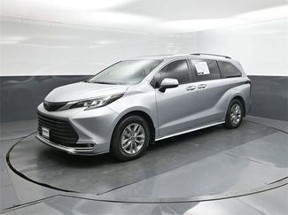 Used 2022 Toyota Sienna XLE video 1