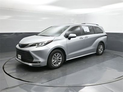 Used 2022 Toyota Sienna XLE