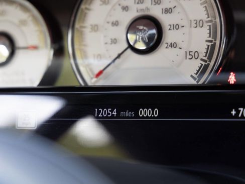 Used 2019 Rolls-Royce Dawn image 64