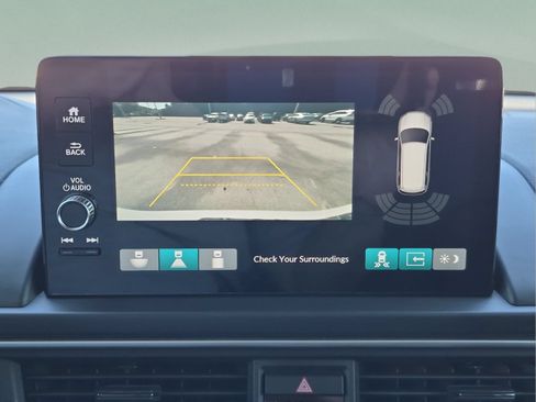 Certified 2025 Honda Pilot Touring image 24