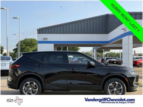 Certified 2025 Chevrolet Blazer LT FWD image 3