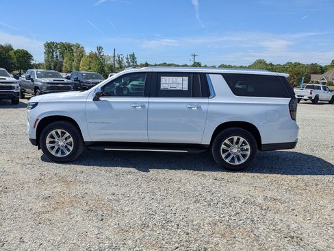 New 2026 Chevrolet Suburban Premier w/ Sun And Tow Package AWD/4WD image 6
