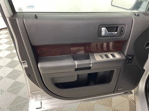Used 2009 Ford Flex SEL image 11