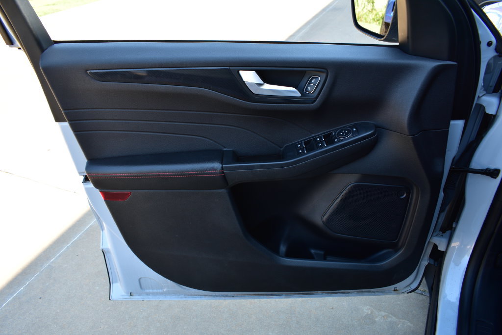 Used 2025 Ford Escape ST-Line FWD image 14