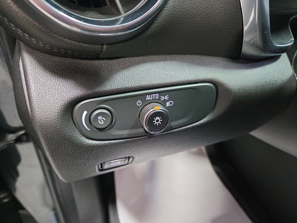 Used 2019 Chevrolet Blazer LT FWD image 33