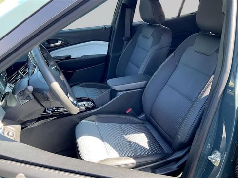 Certified 2026 Chevrolet Trax LT w/ LT Convenience Package FWD image 24