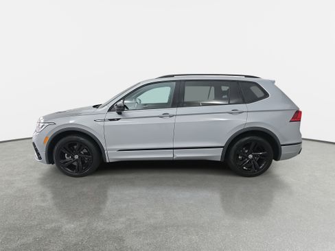 Certified 2023 Volkswagen Tiguan SE R-Line image 6